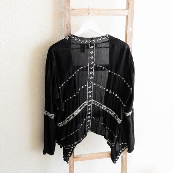 NEW DIRECTION BLACK & WHITE OPEN FRONT EMBROIDERED VISCOSE CARDIGAN - Picture 2 of 6